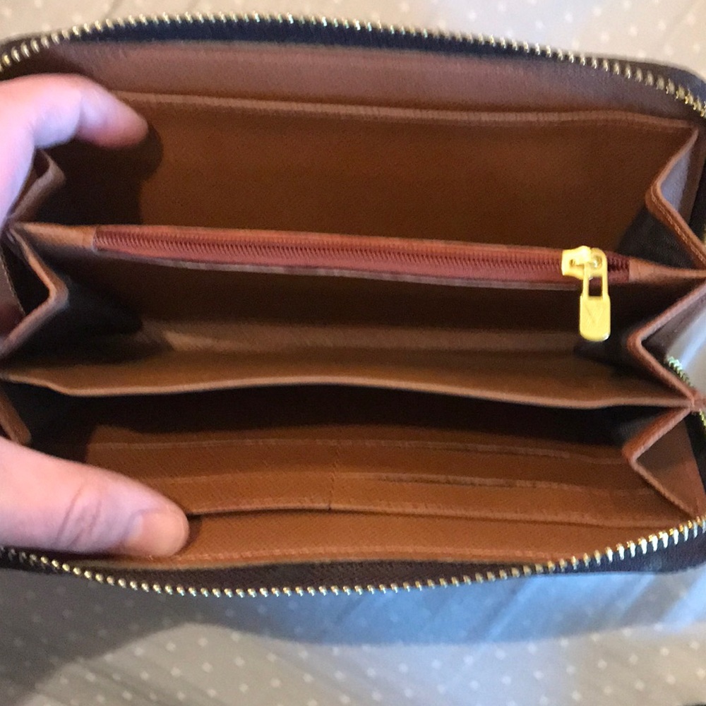 Three brand-name wallets - Picture 4 of 7